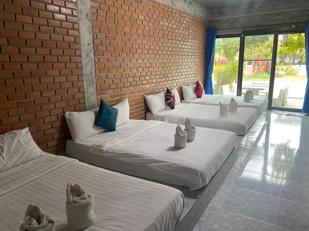 Postel nebo postele na pokoji v ubytování Irak Resort Ao Manao 