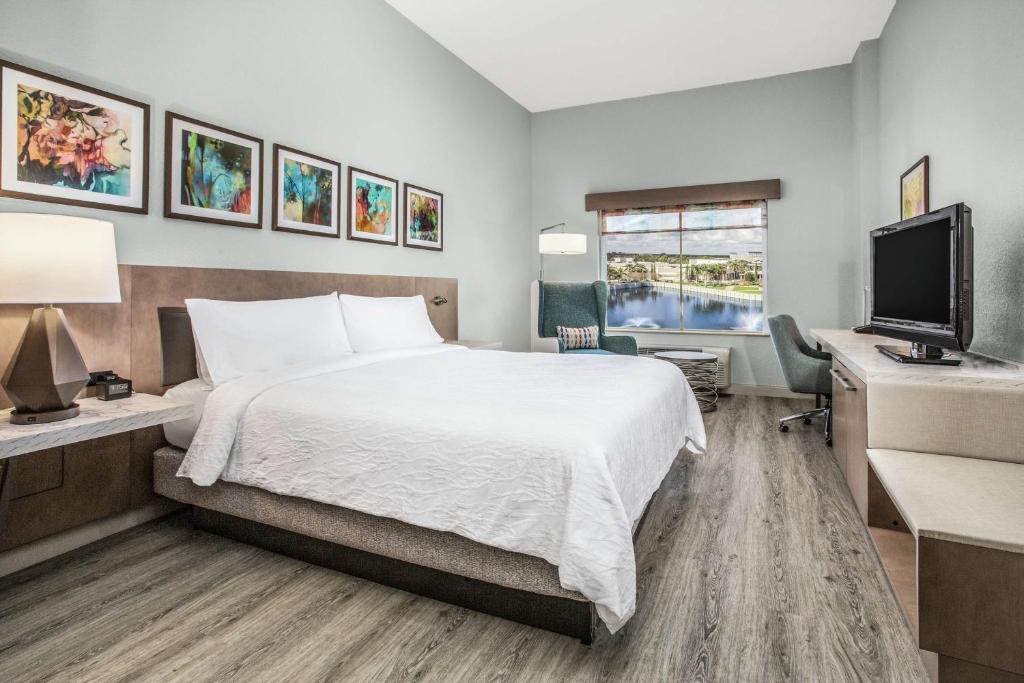 Hilton Garden Inn Palm Beach Gardens - King Room Met Uitzicht Op Het Meer