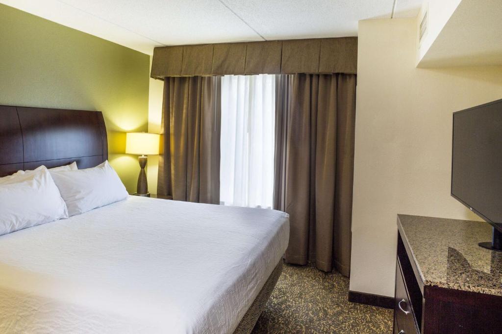 Hilton Garden Inn Hampton Coliseum Central photo