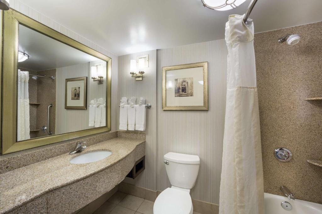 Hilton Garden Inn Hampton Coliseum Central photo