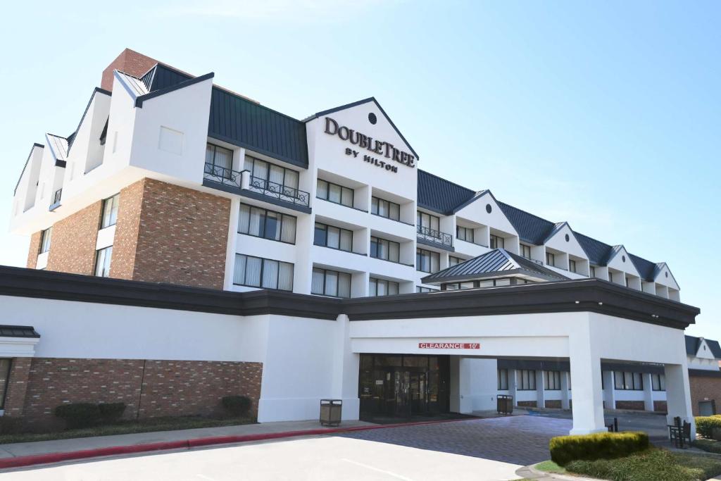 - une séance à l'avant de l'hôtel dans l'établissement DoubleTree By Hilton Baltimore North Pikesville, à Pikesville