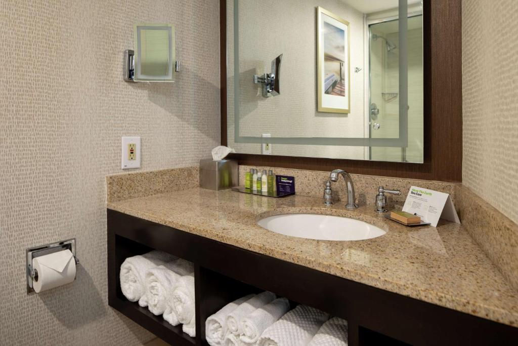 DoubleTree by Hilton Portland, ME photo