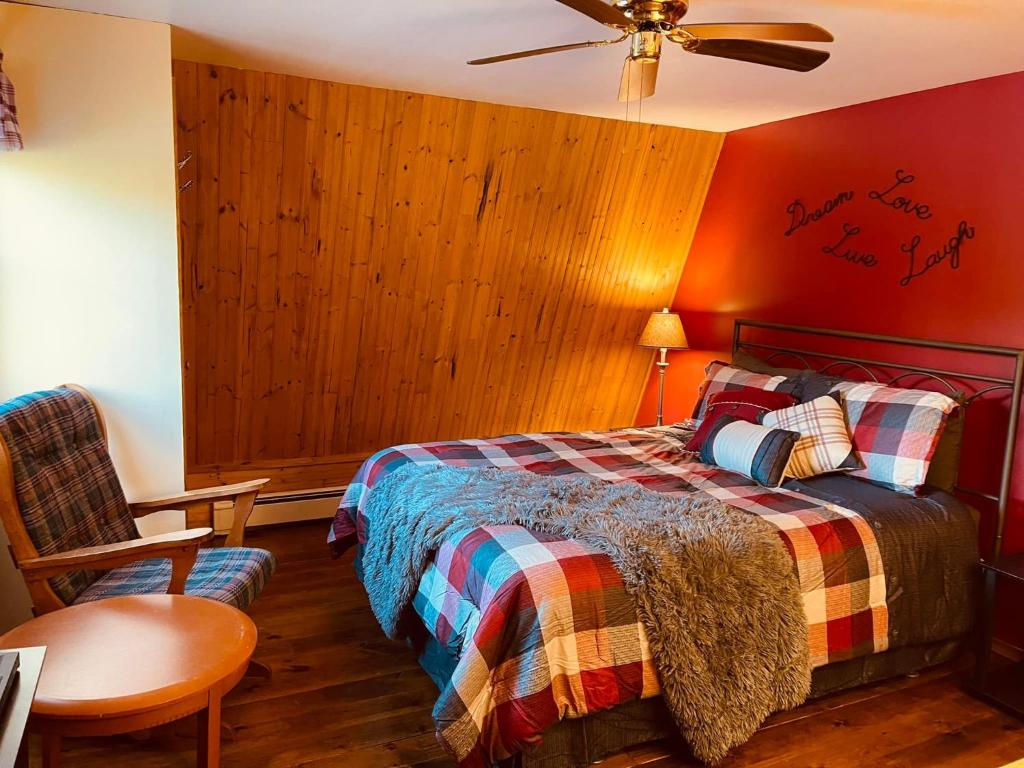 Forest & Lake PEI Bed & Breakfast - Habitación De La Reina