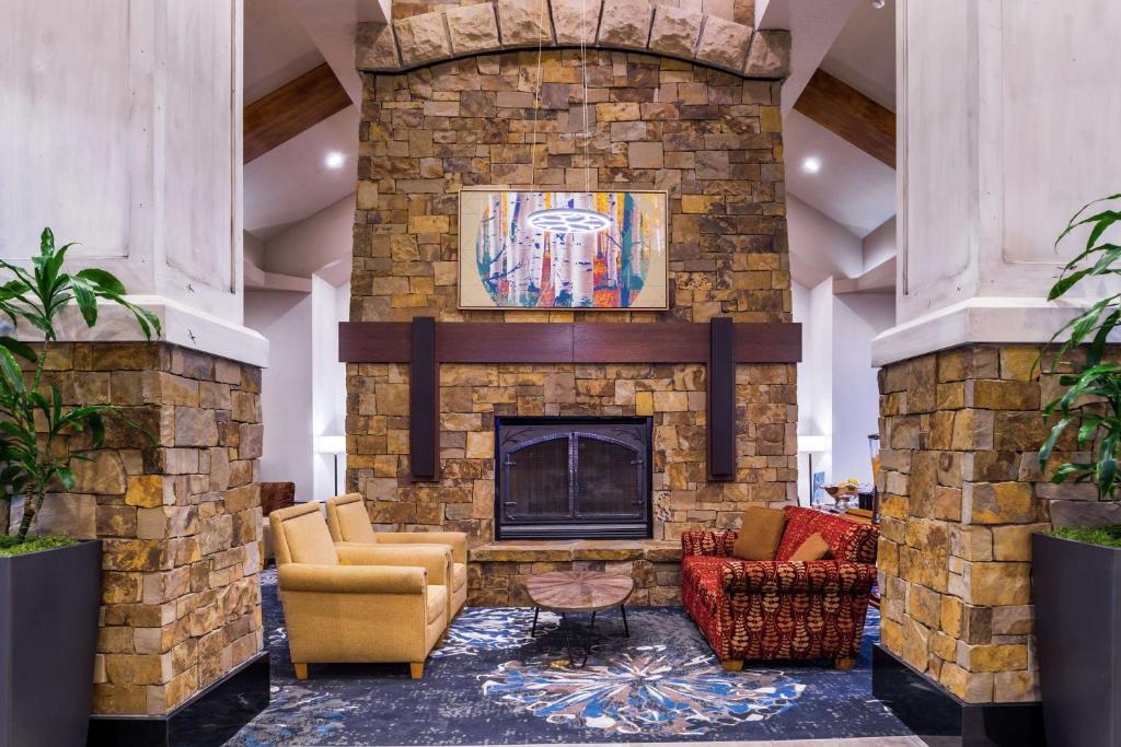 Hilton Garden Inn Bend photo