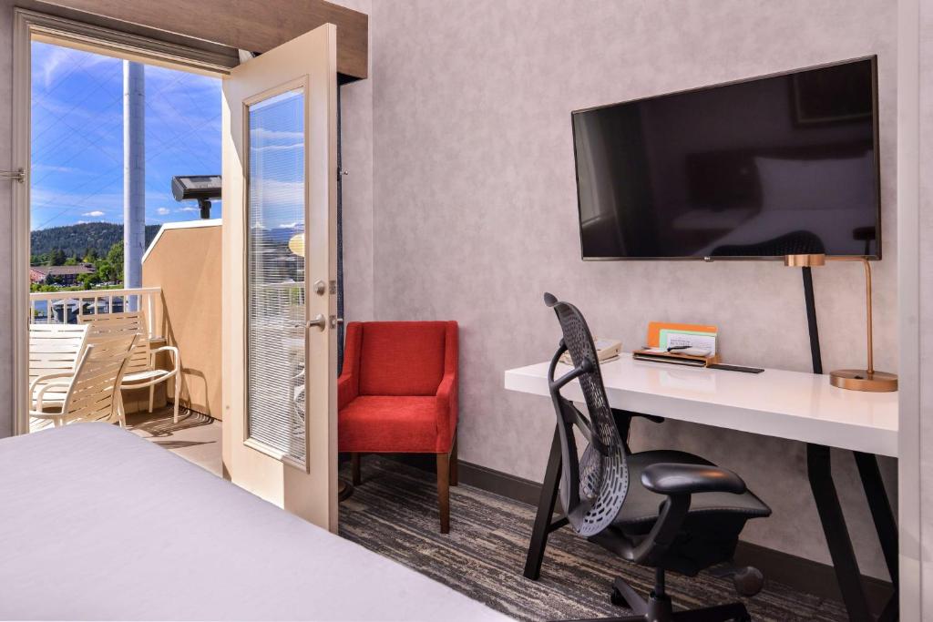Hilton Garden Inn Bend photo