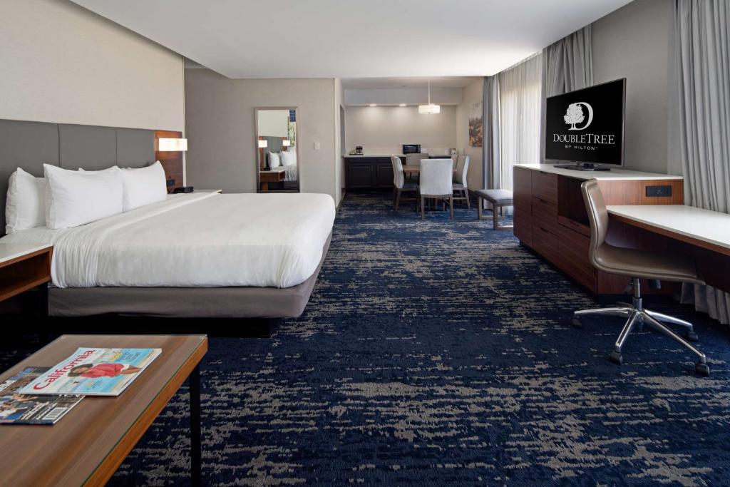 DoubleTree by Hilton Bakersfield - Junior Suite King - не курящий