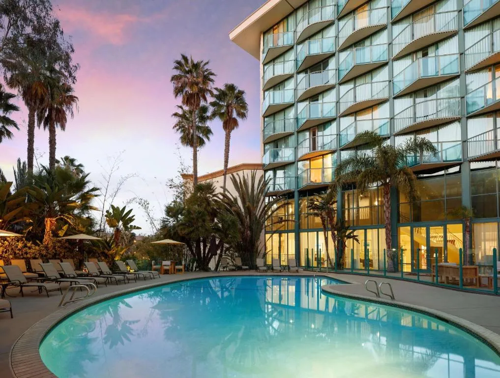 DoubleTree By Hilton San Diego Hotel Circle in Apple Valley