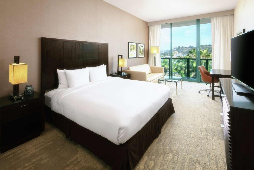 DoubleTree By Hilton San Diego Hotel Circle - King Room With Balcony - Non-Smoking