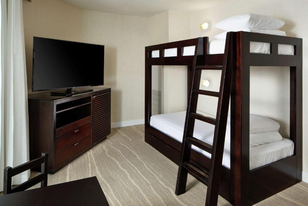 DoubleTree By Hilton San Diego Hotel Circle - Two-Bedroom Queen Suite