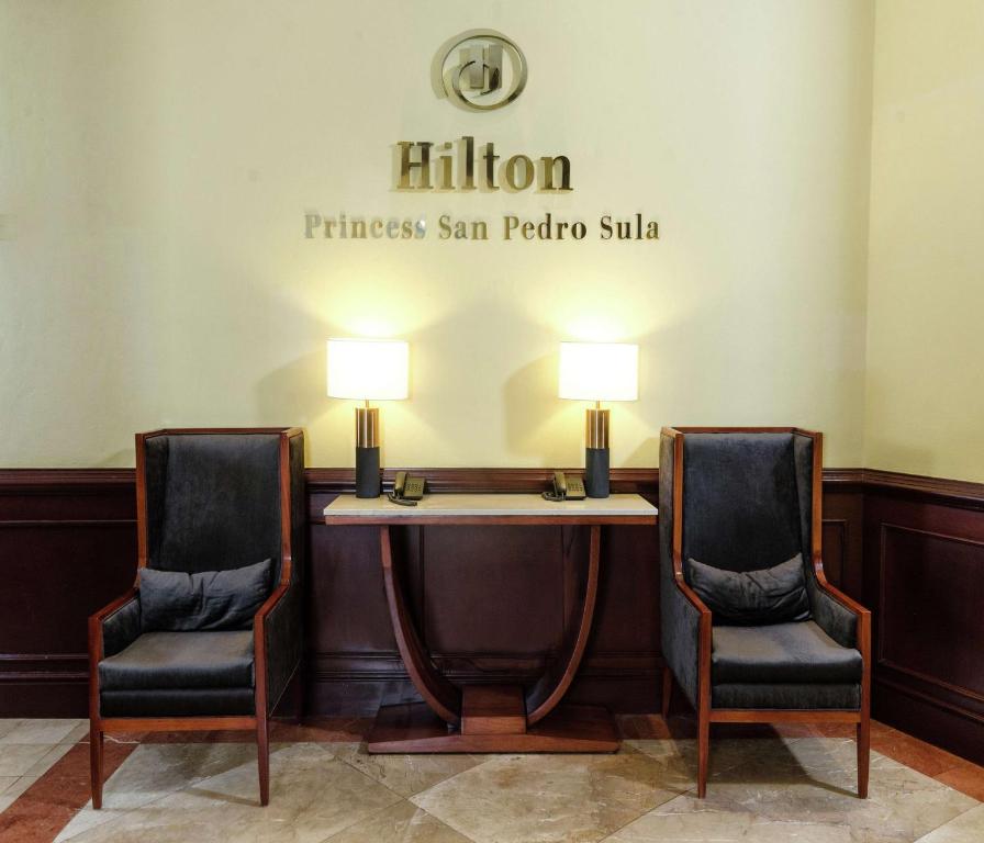 Posezení v ubytování Hilton Princess San Pedro Sula