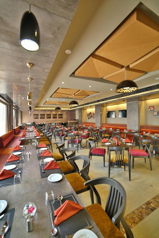 Restaurace v ubytování HOTEL G EXPRESS Formerly Known as TGB Express