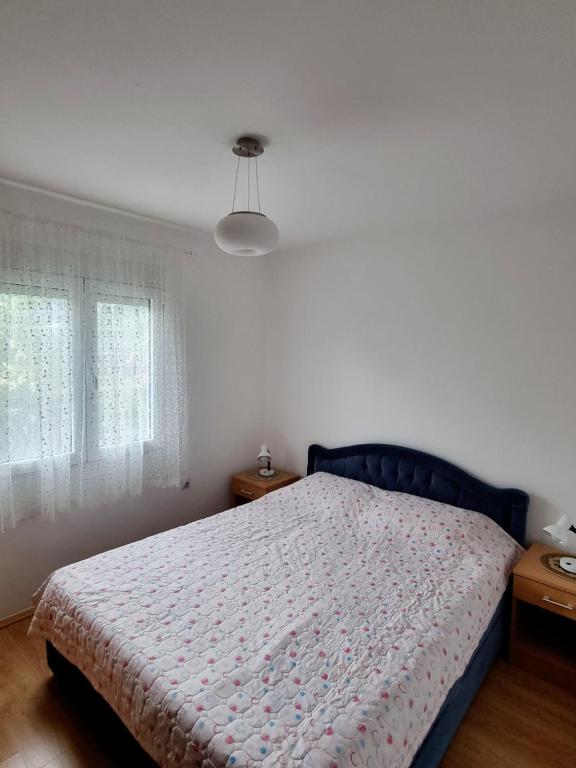 Postel nebo postele na pokoji v ubytování Cozy House Haj Nehaj