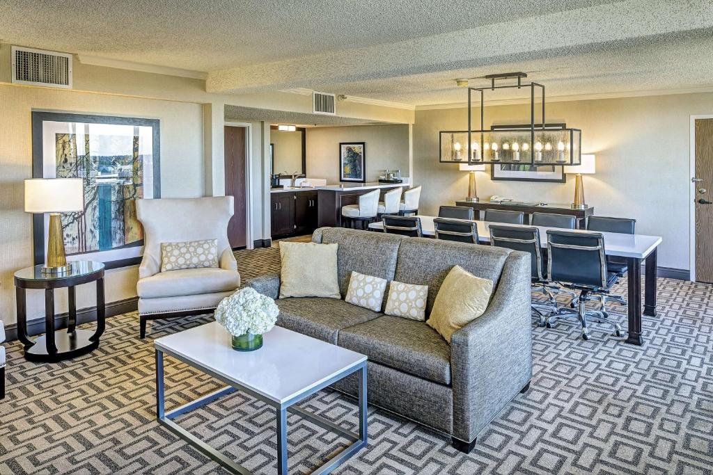 Hilton Sacramento Arden West - 