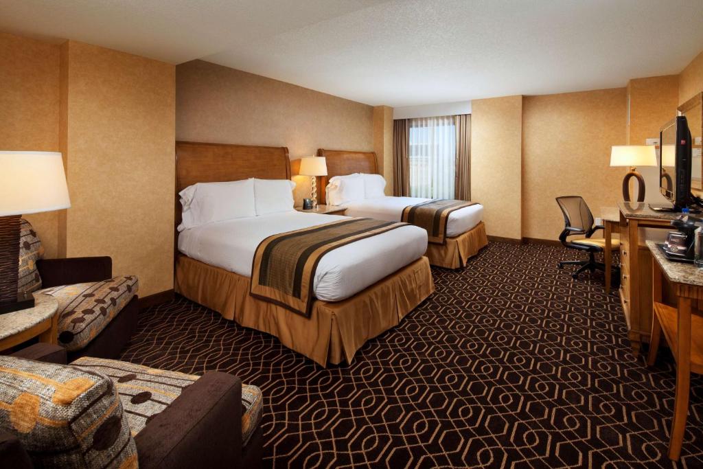 DoubleTree Suites By Hilton Anaheim Resort/Convention Center - Standard Queen Room With Two Queen Beds