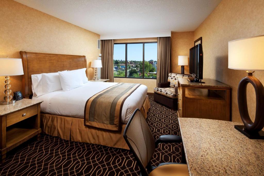 DoubleTree Suites By Hilton Anaheim Resort/Convention Center - Standard King Room - Non-Smoking