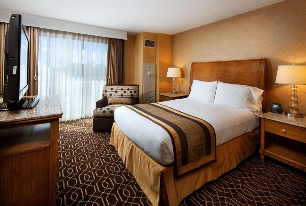 DoubleTree Suites By Hilton Anaheim Resort/Convention Center - Queen Room - Disability Access Tub
