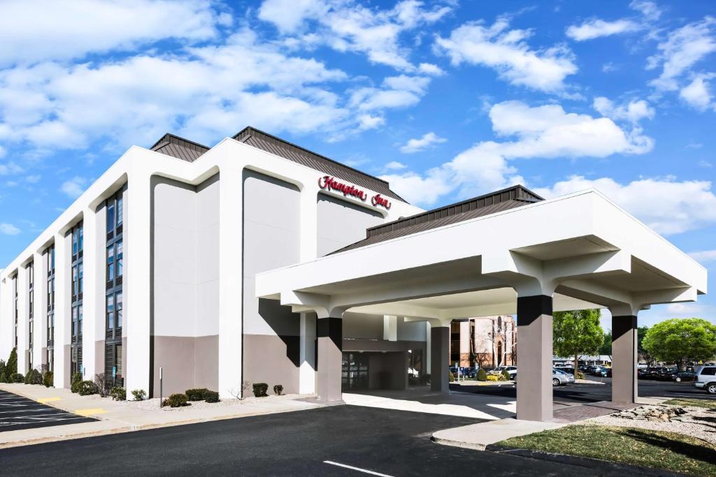Hampton Inn West Springfield photo