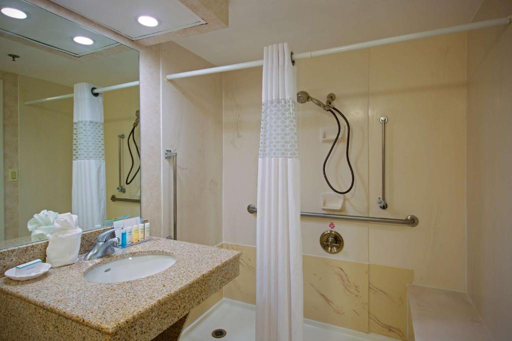 Hampton Inn West Springfield photo