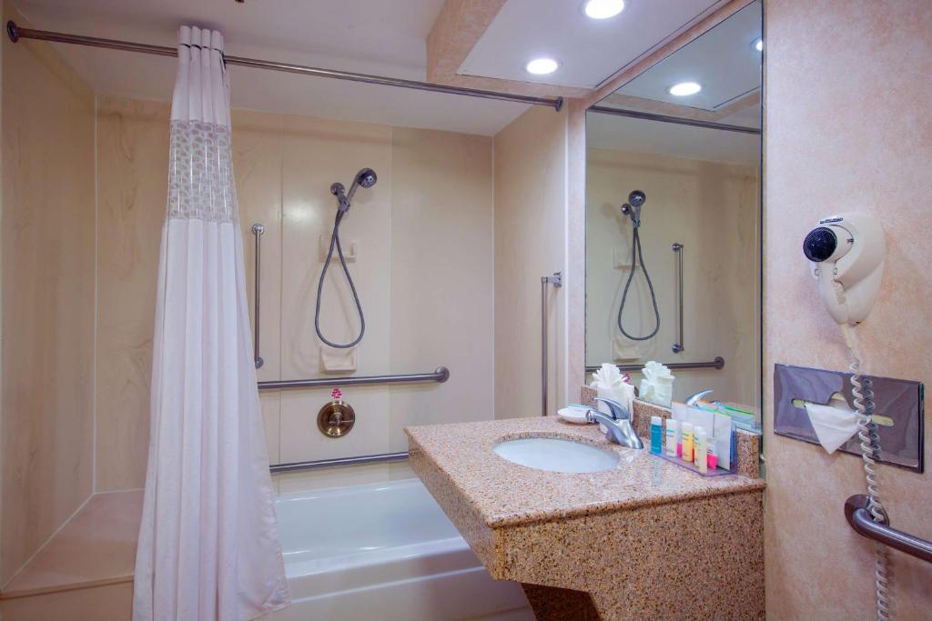 Hampton Inn West Springfield photo