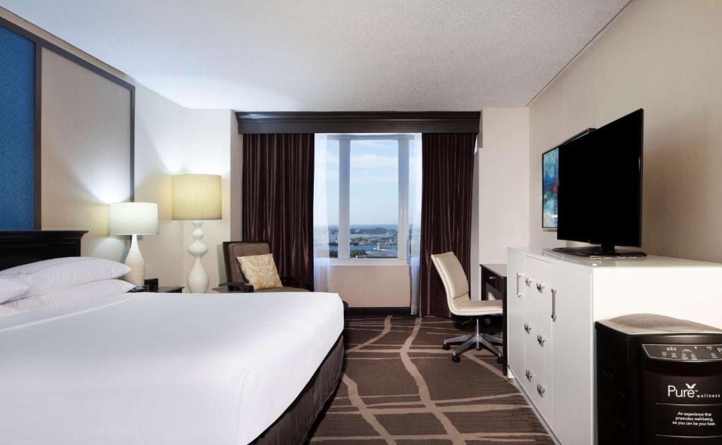 Hilton St. Petersburg Bayfront - 