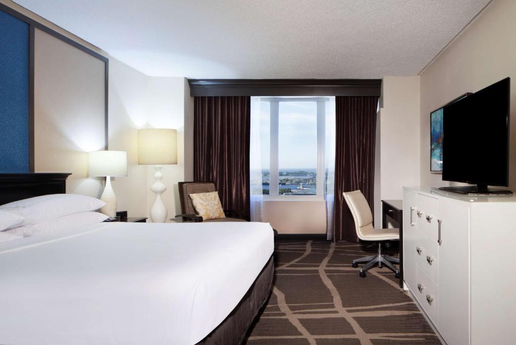 Hilton St. Petersburg Bayfront - 