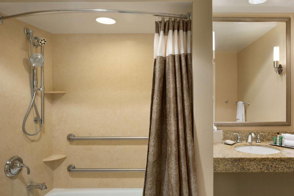 Hilton St. Louis Frontenac - Habitación King Deluxe Con Bañera De Baño - Movilidad Accesible