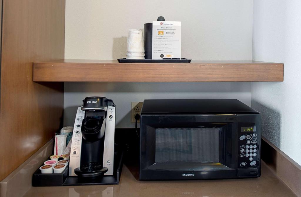 Hilton Garden Inn St. Louis/O'Fallon - King Room With Accessible Tub - Mobility Access