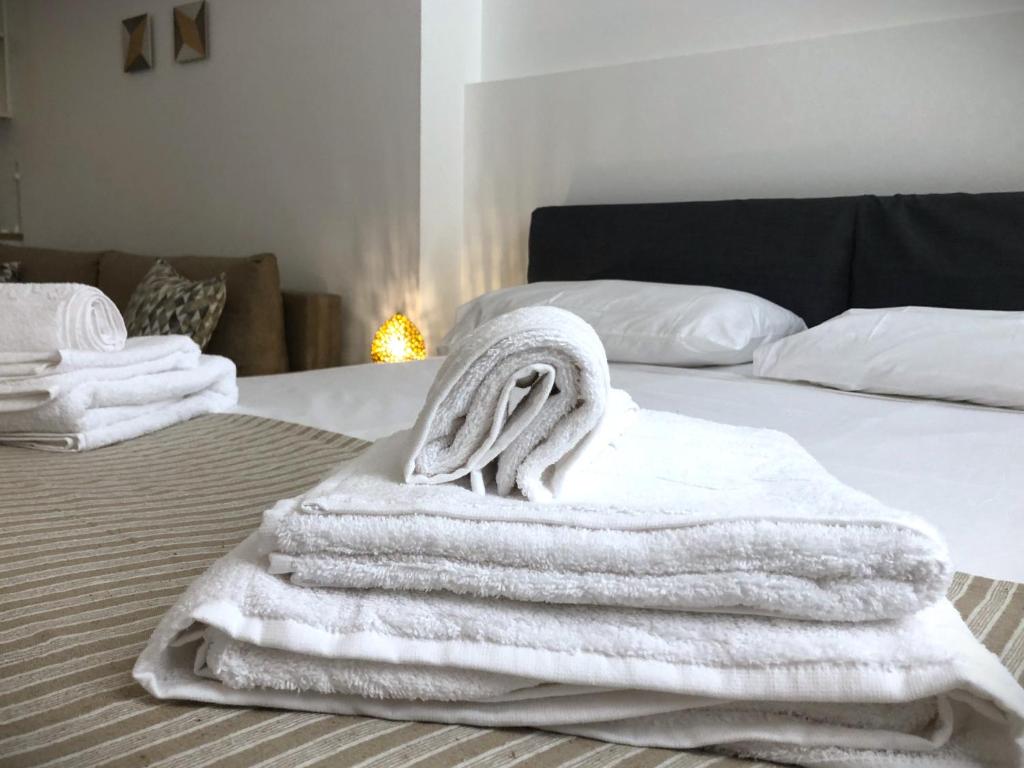 Postel nebo postele na pokoji v ubytování Zefiro Suites