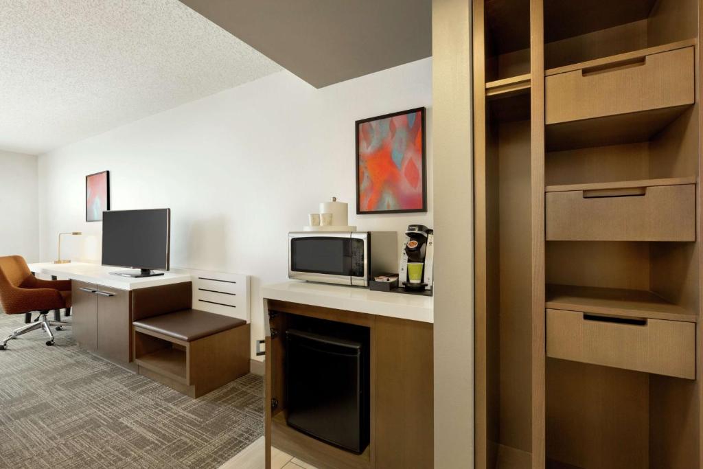 Hilton Garden Inn Tifton - Junior King Suite Con Area Salotto