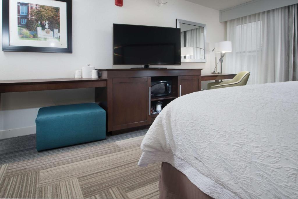 Hampton Inn Tiffin - 特大号床间 - 带沙发床和书房 - 禁烟