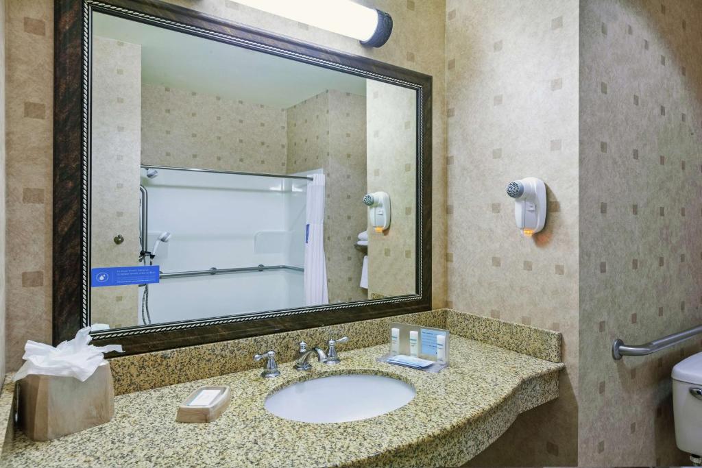 Hampton Inn & Suites Owasso photo
