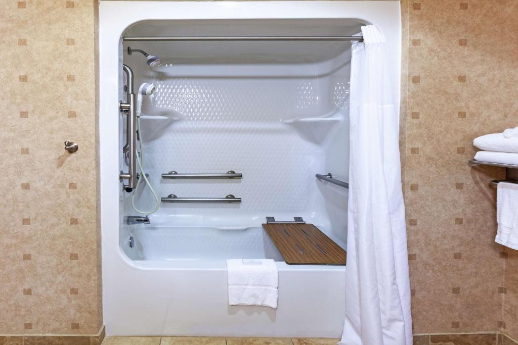 Hampton Inn & Suites Owasso photo