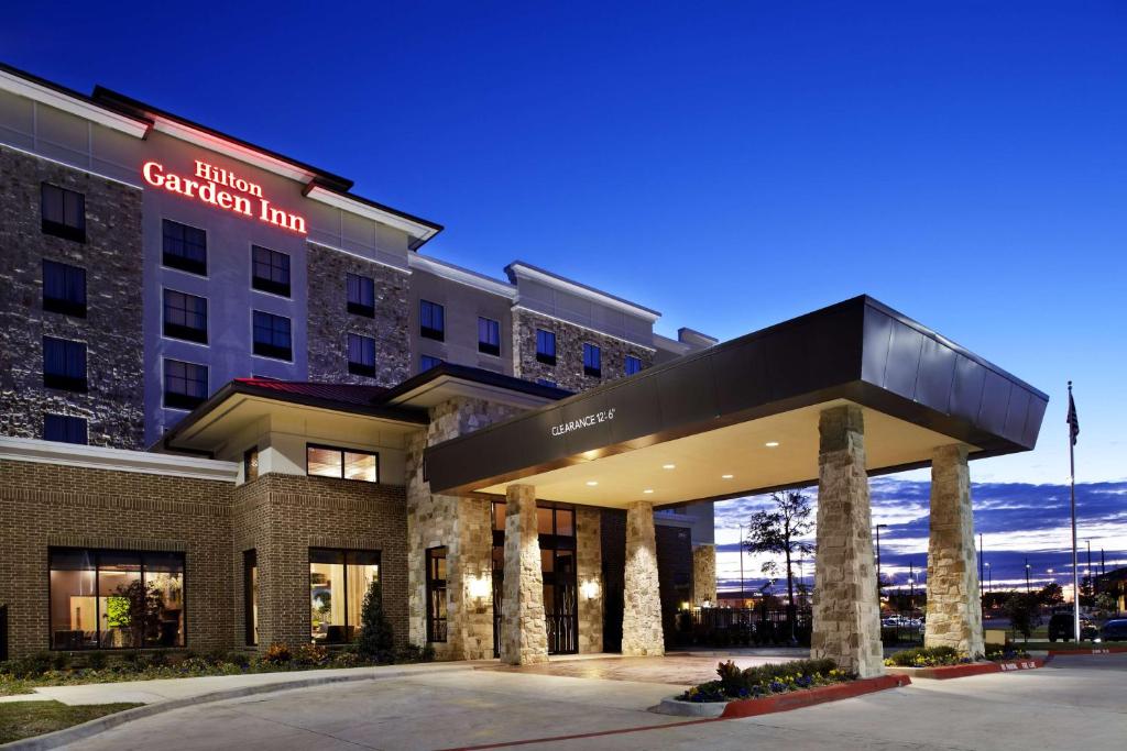 a rendering of a hotel garden inn at Hilton Garden Inn Texarkana in Texarkana