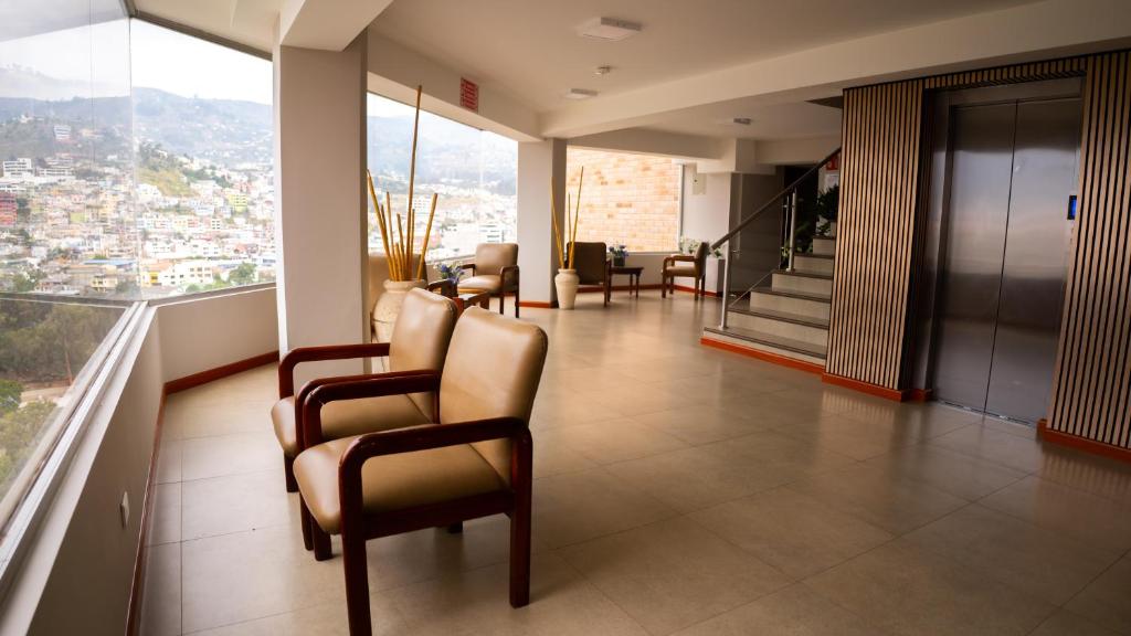 Nespecifikovaný výhled na hory nebo výhled na hory při pohledu z hotelu