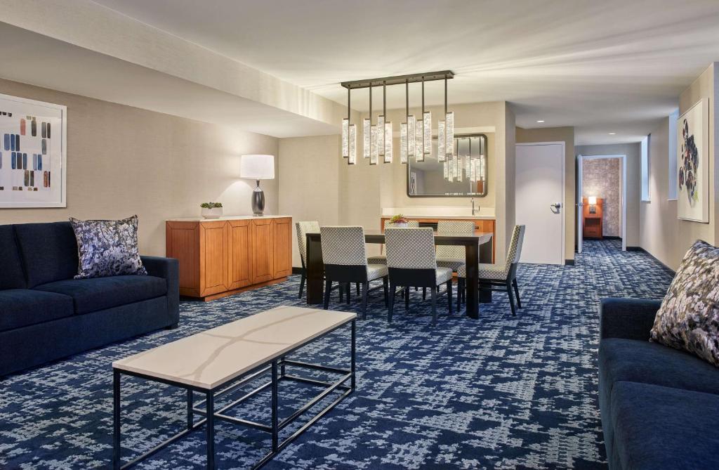 Posezení v ubytování Embassy Suites by Hilton Washington DC Convention Center