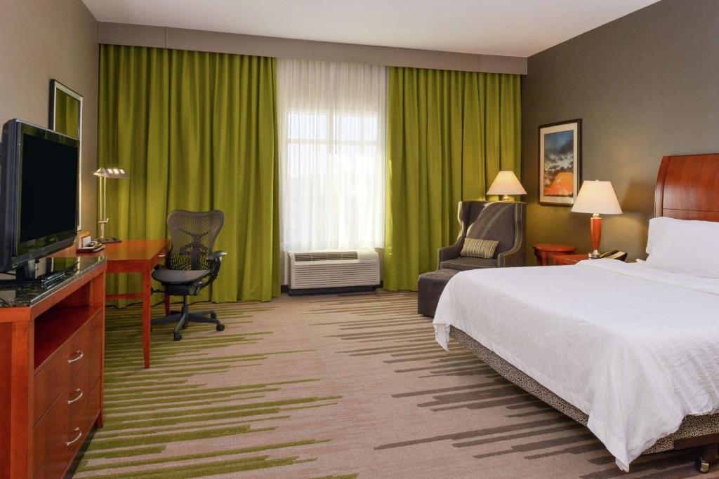 TV a/nebo společenská místnost v ubytování Hilton Garden Inn Yuma Pivot Point