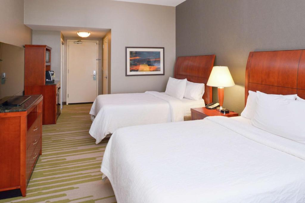 Postel nebo postele na pokoji v ubytování Hilton Garden Inn Yuma Pivot Point