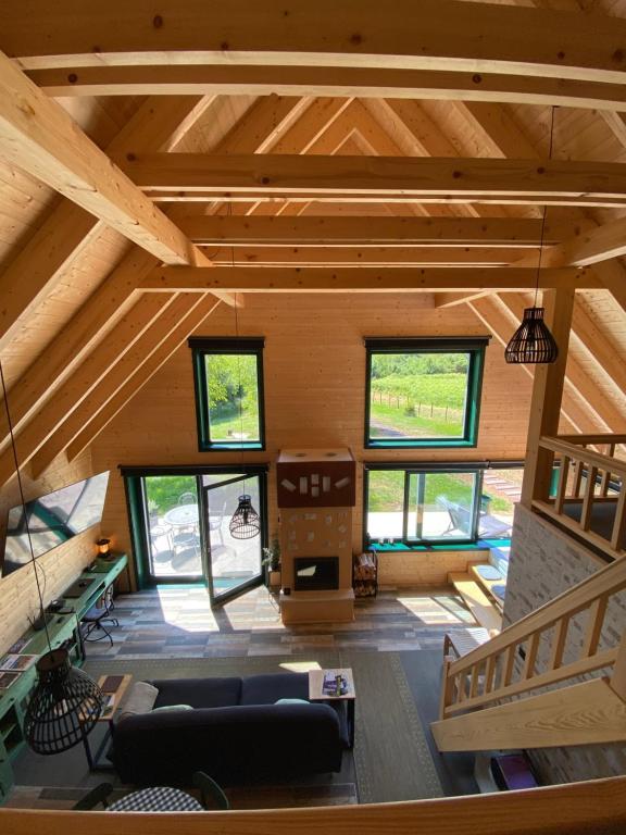 Giường trong phòng chung tại River House Moon