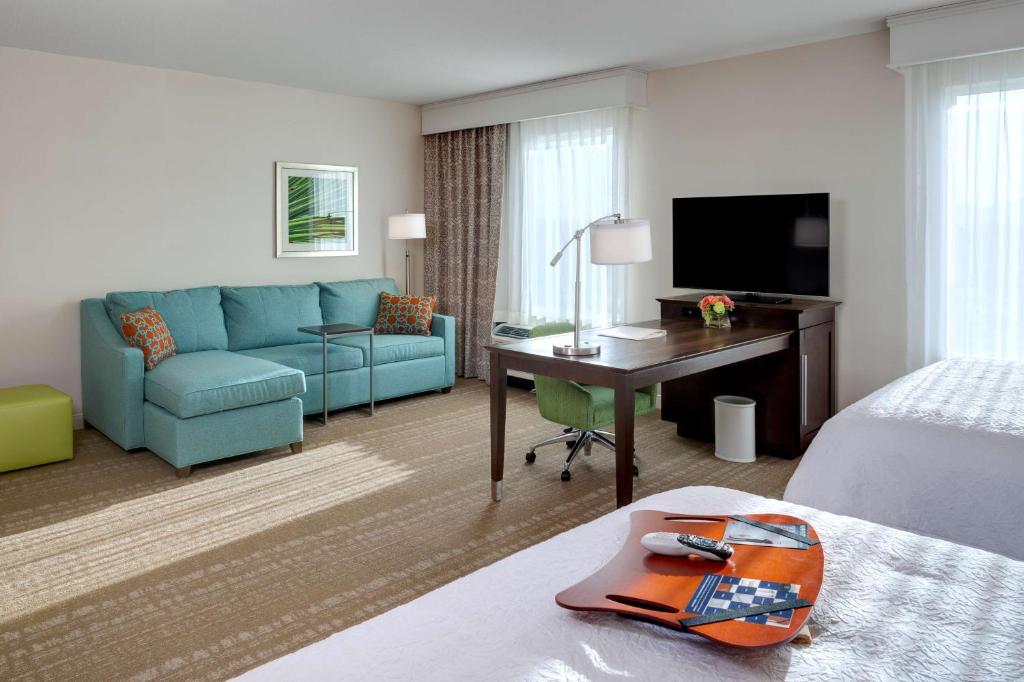 a hotel room with a bed and a desk at Hampton Inn & Suites Blythe, CA in Blythe