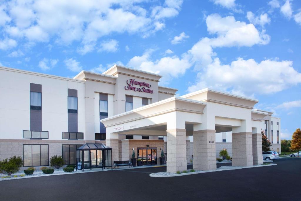 a rendering of the front of a cranberry hotel at Hampton Inn & Suites Munster in Munster