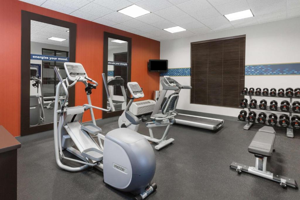 Fitness centrum a/nebo fitness zařízení v ubytování Hampton Inn & Suites Munster