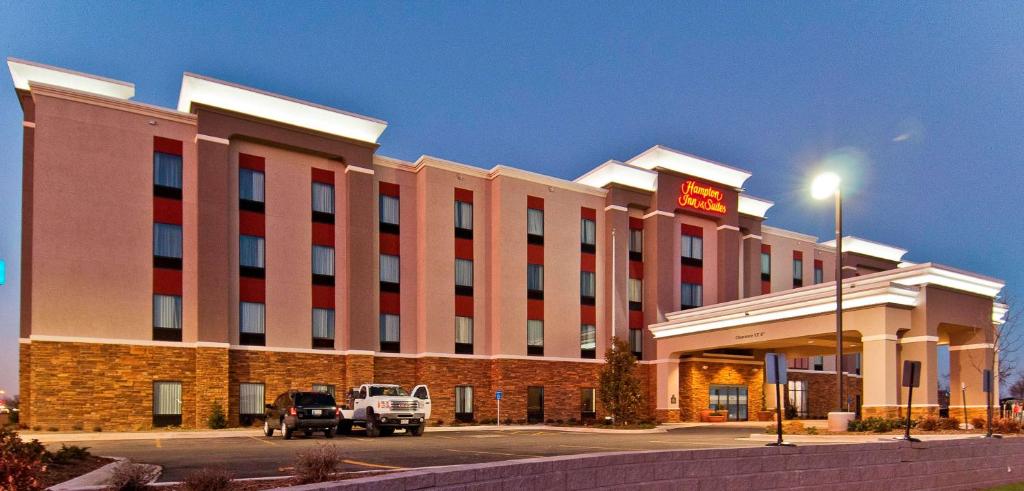 a hotel with a truck parked in front of it at Hampton Inn and Suites Pauls Valley in Pauls Valley