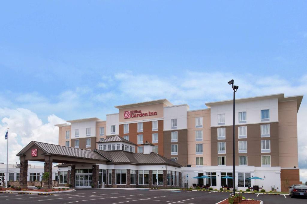 a rendering of a hotel with a parking lot at Hilton Garden Inn Bristol in Bristol