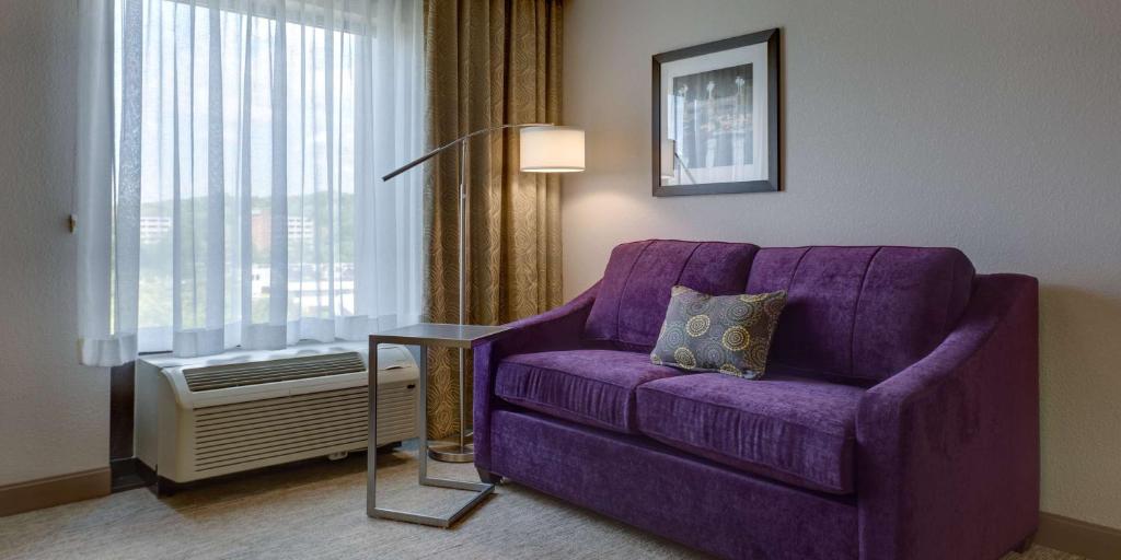 Hampton Inn & Suites - Knoxville Papermill Drive, TN photo