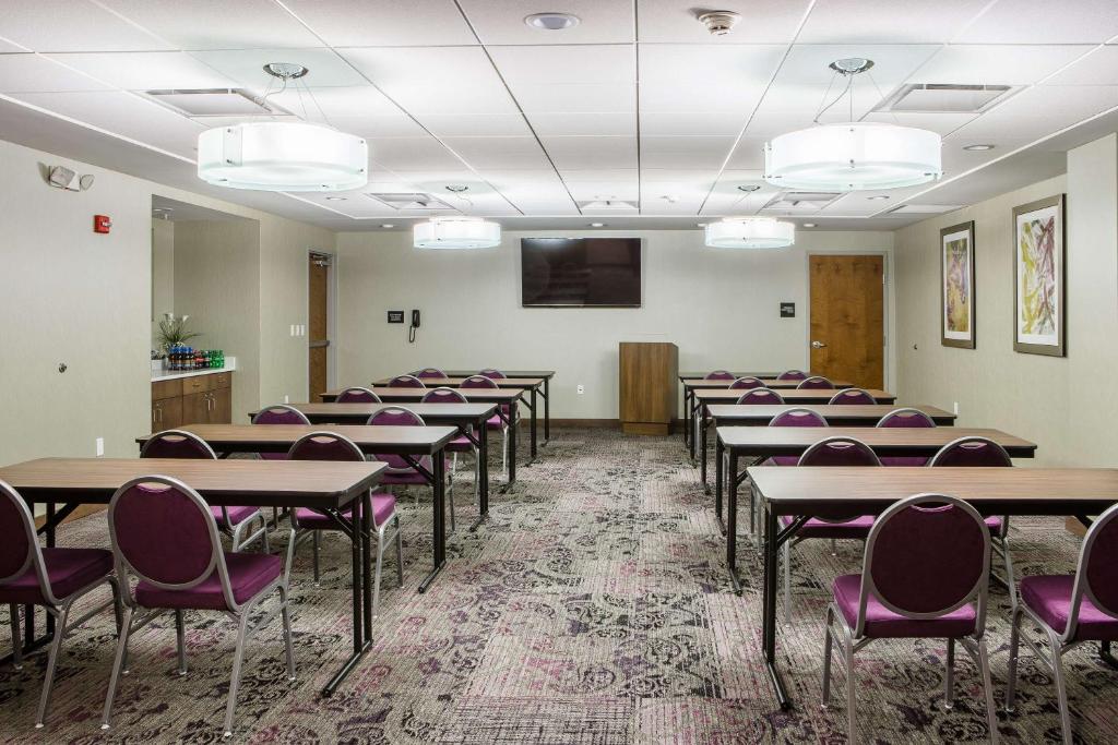 Hampton Inn & Suites - Knoxville Papermill Drive, TN photo