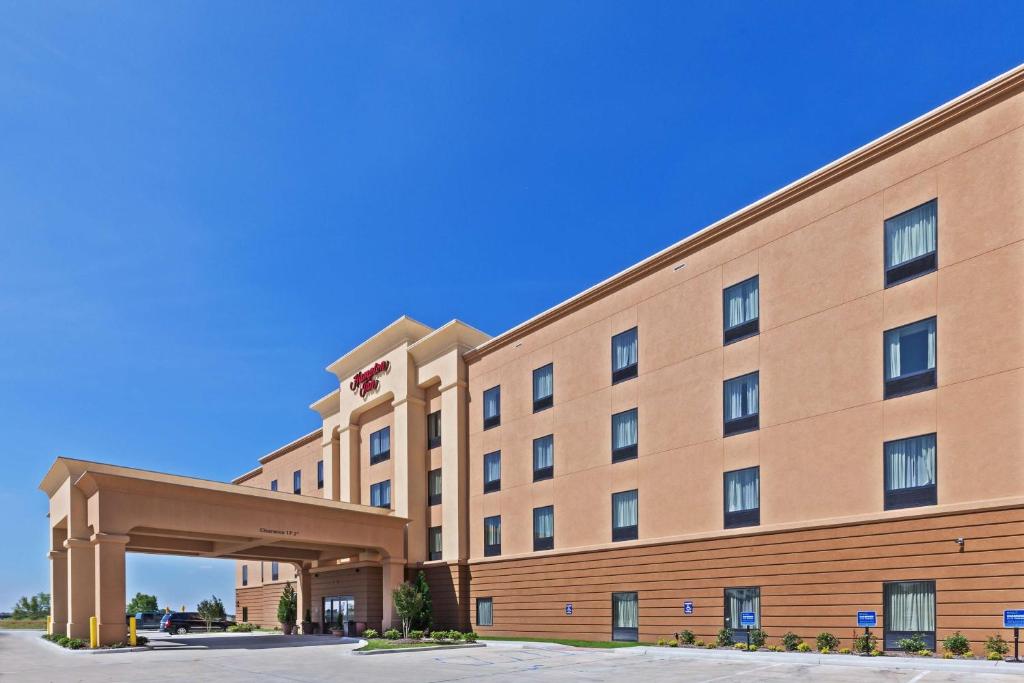 a rendering of a hotel building at Hampton Inn Marion in Marion