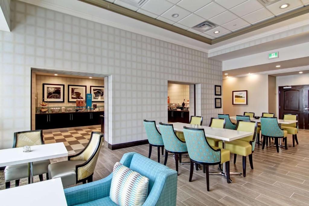Hampton Inn & Suites by Hilton Saskatoon Airport - Resim 12