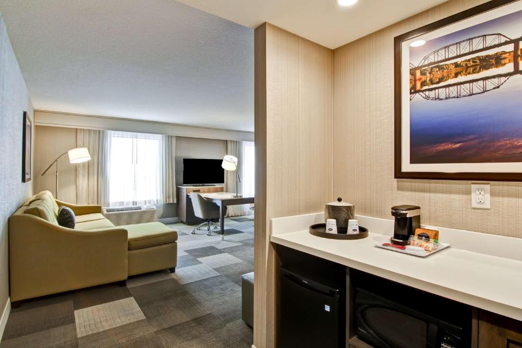 Hampton Inn & Suites by Hilton Saskatoon Airport - Resim 17