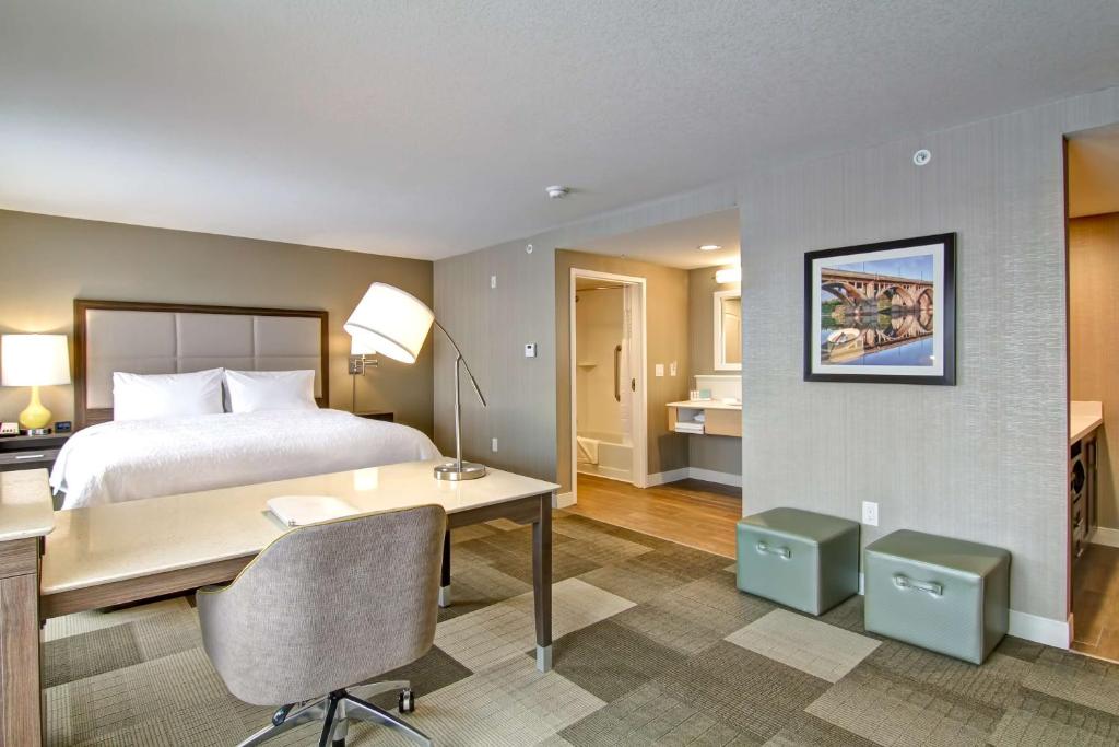 Hampton Inn & Suites by Hilton Saskatoon Airport - Resim 19