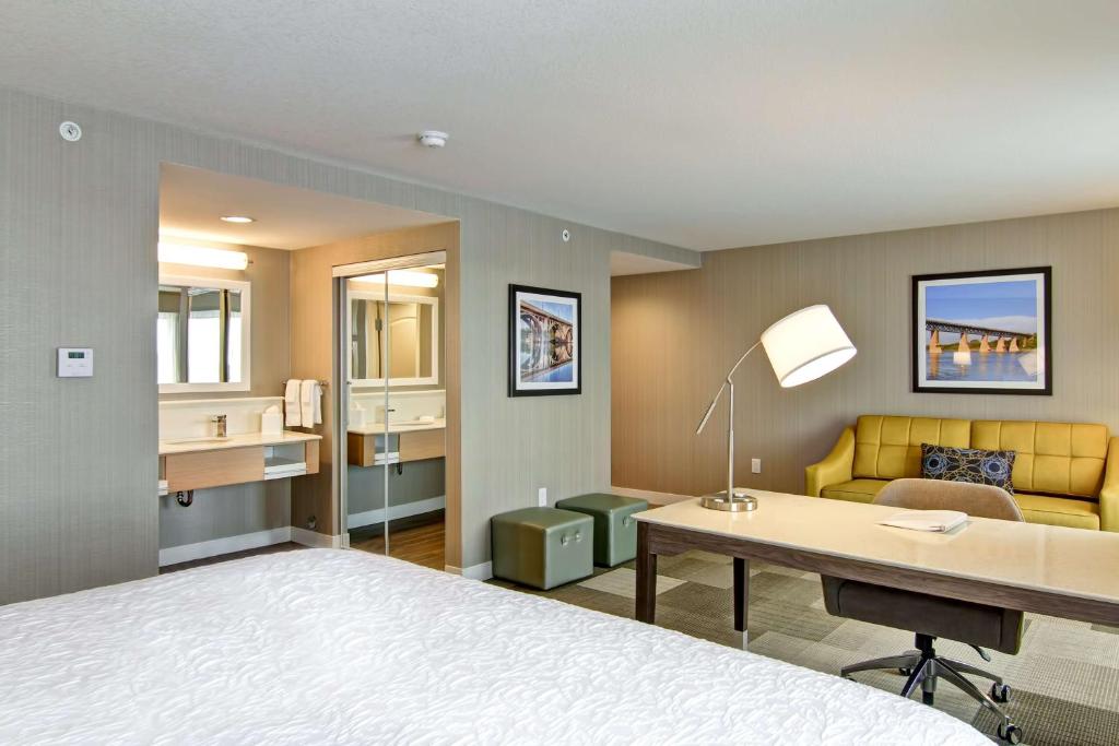Hampton Inn & Suites by Hilton Saskatoon Airport - King Studio Suite - No Fumador